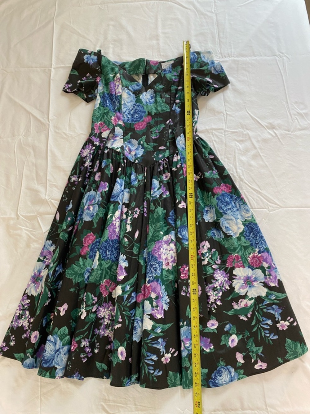 Vintage Expo Black Floral Off-Shoulder Dress with Puffed Sleeves - Picture 11 of 15